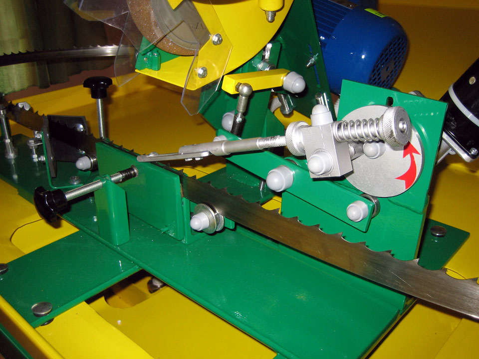 brúska na pásovú pílu